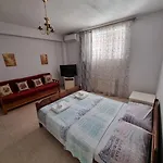 Eleni's Nea Irakleia